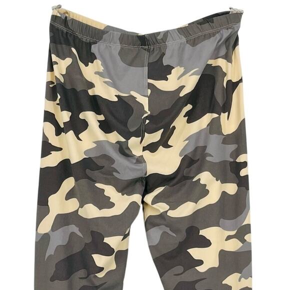 Zenana Camo Leggings in Gray/Natural Size XL - Picture 4 of 6